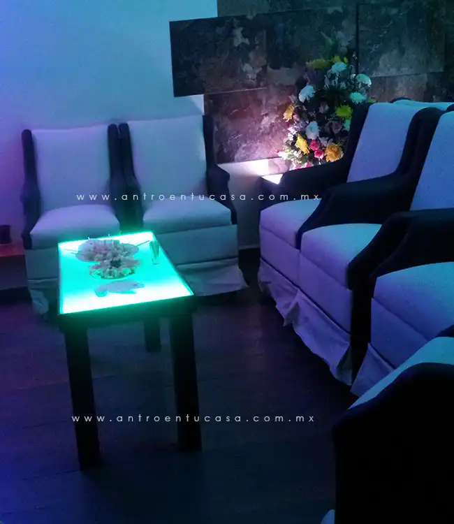 mesa de madera luminosa