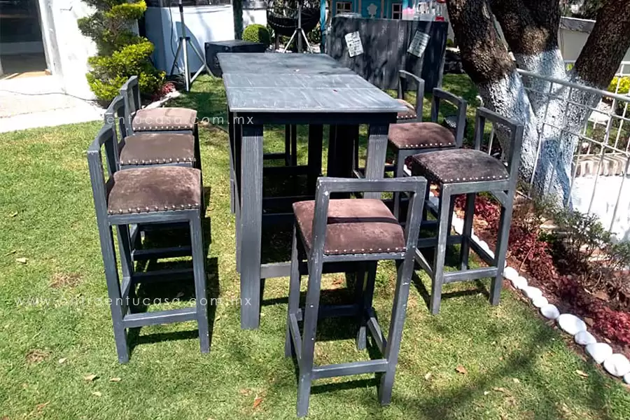 Fiesta de jardin con periqueras vintage