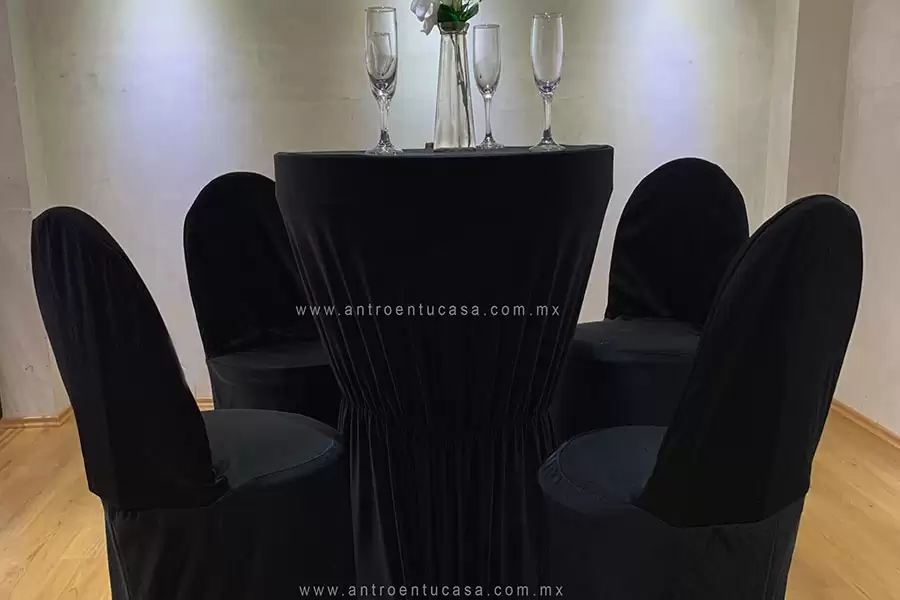 Sillas y mesas periqueras para eventos